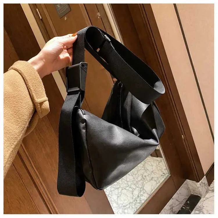 Retro Women's Messenger Bag Large Capacity Pu Leather Shoulder Bag_voghion.com