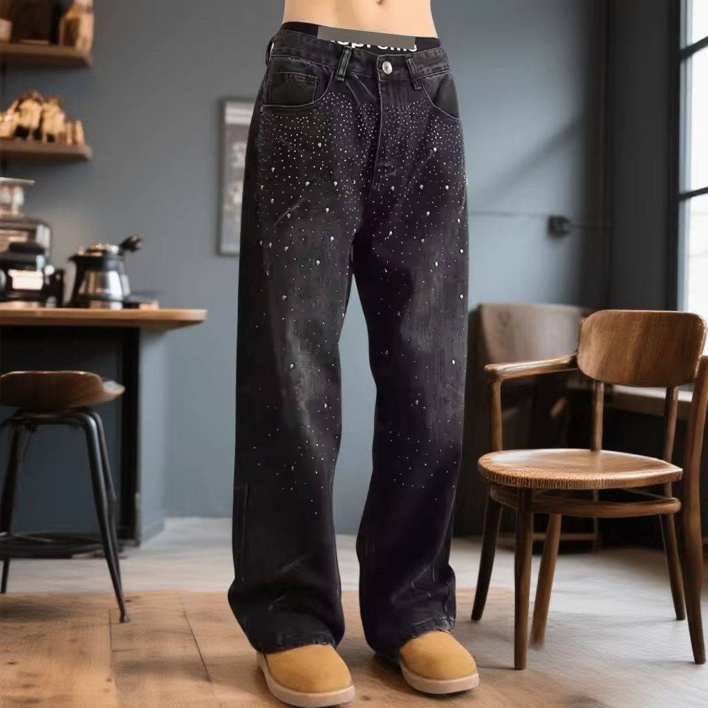 Jeans da uomo in stile americano retrò chic con strass e patchwork, vestibilità comoda e casual._voghion.com