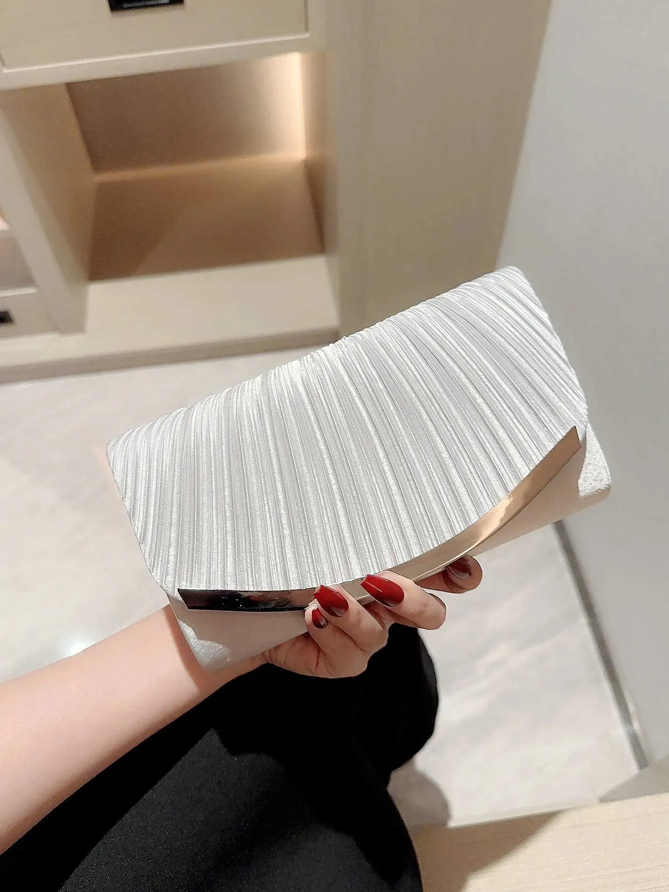 Womens fashion pleated design clutch evening metal strip decoration party dance ball wedding gift bag Y241019_voghion.com