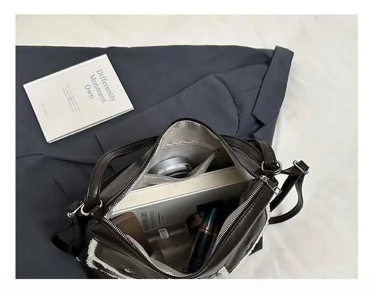 Sac à dos vintage en PU pour femme, sac à bandoulière carré en polaire d'agneau, grande capacité, fourre-tout décontracté pour les déplacements_voghion.com