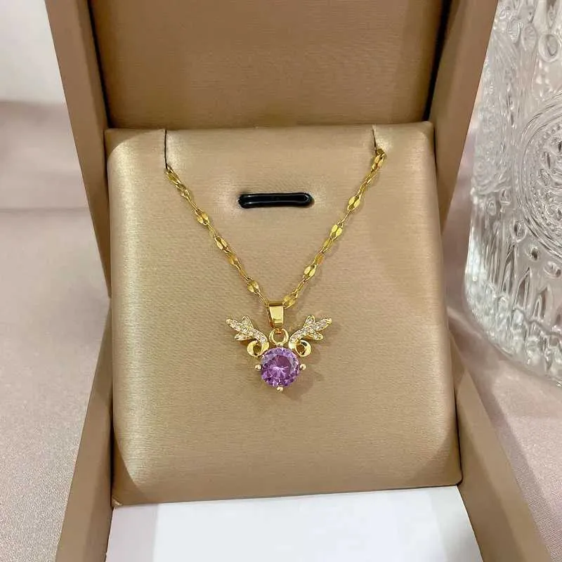 Colar com pingente de cervo e zircônia em aço inoxidável_voghion.com