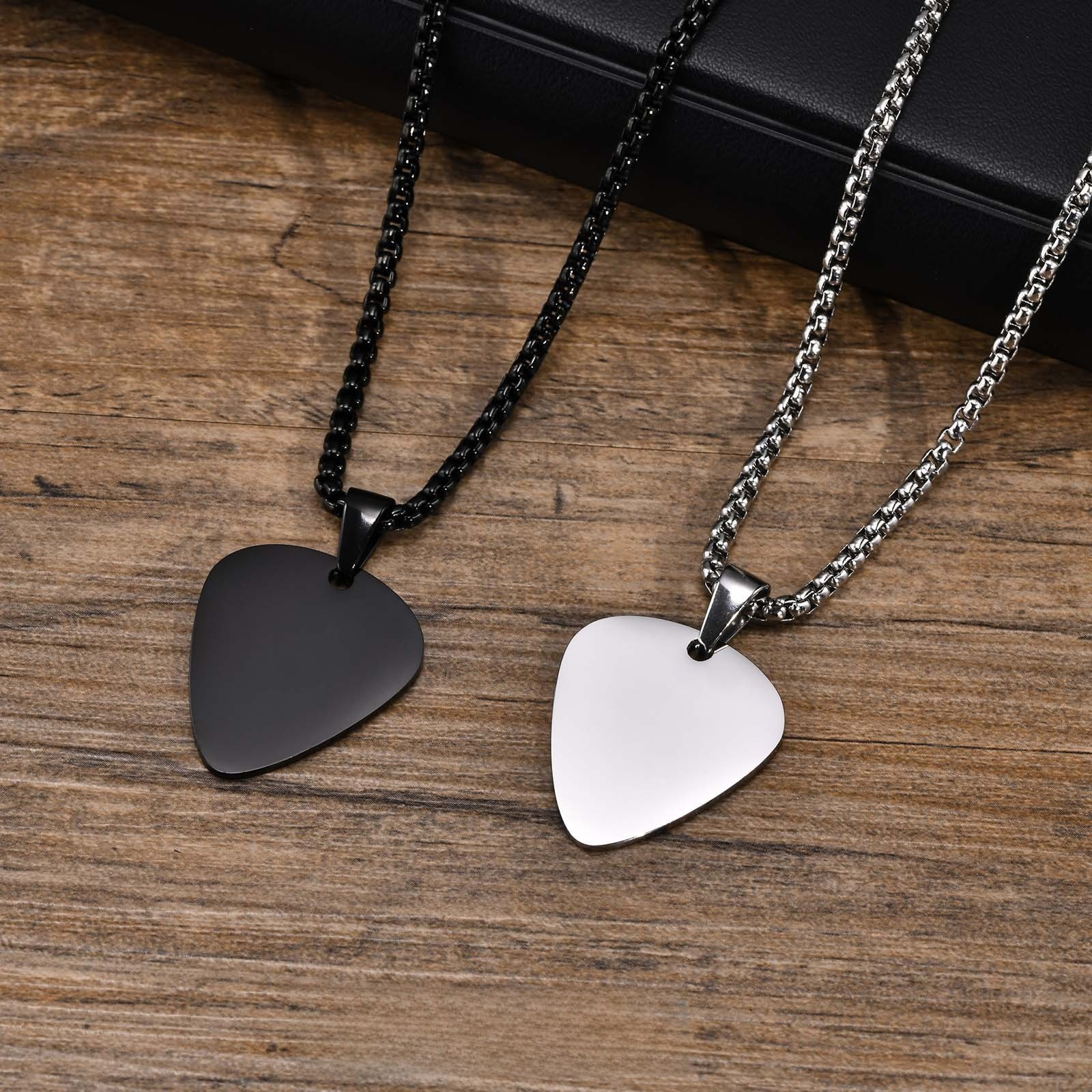 Collar de acero de titanio con letras transfronterizas que no se decolora para el amor de pareja, moda europea y americana, acero inoxidable simple