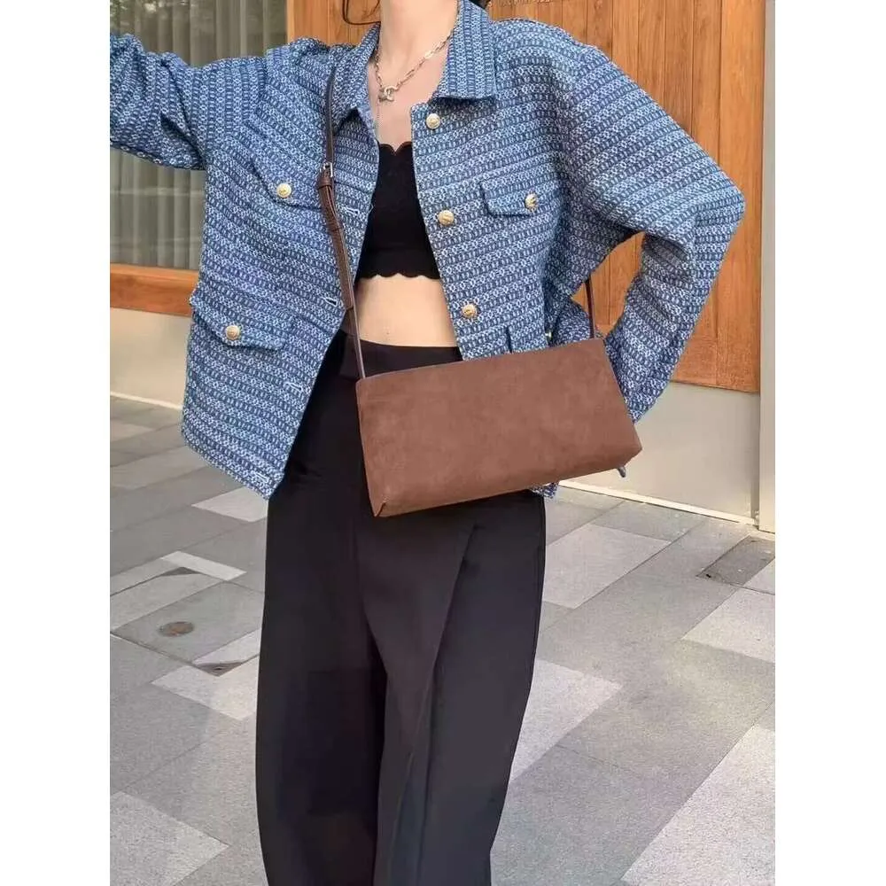 Borsa a spalla in pelle opaca da donna stile minimalista elegante_voghion.com