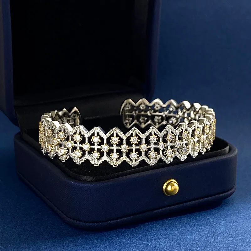 Italy Hollow Clover Designer Bangle Bracelet For Women Sier Bling Lace Sparkling Dia Gold Plated Retro Vintage C_voghion.com