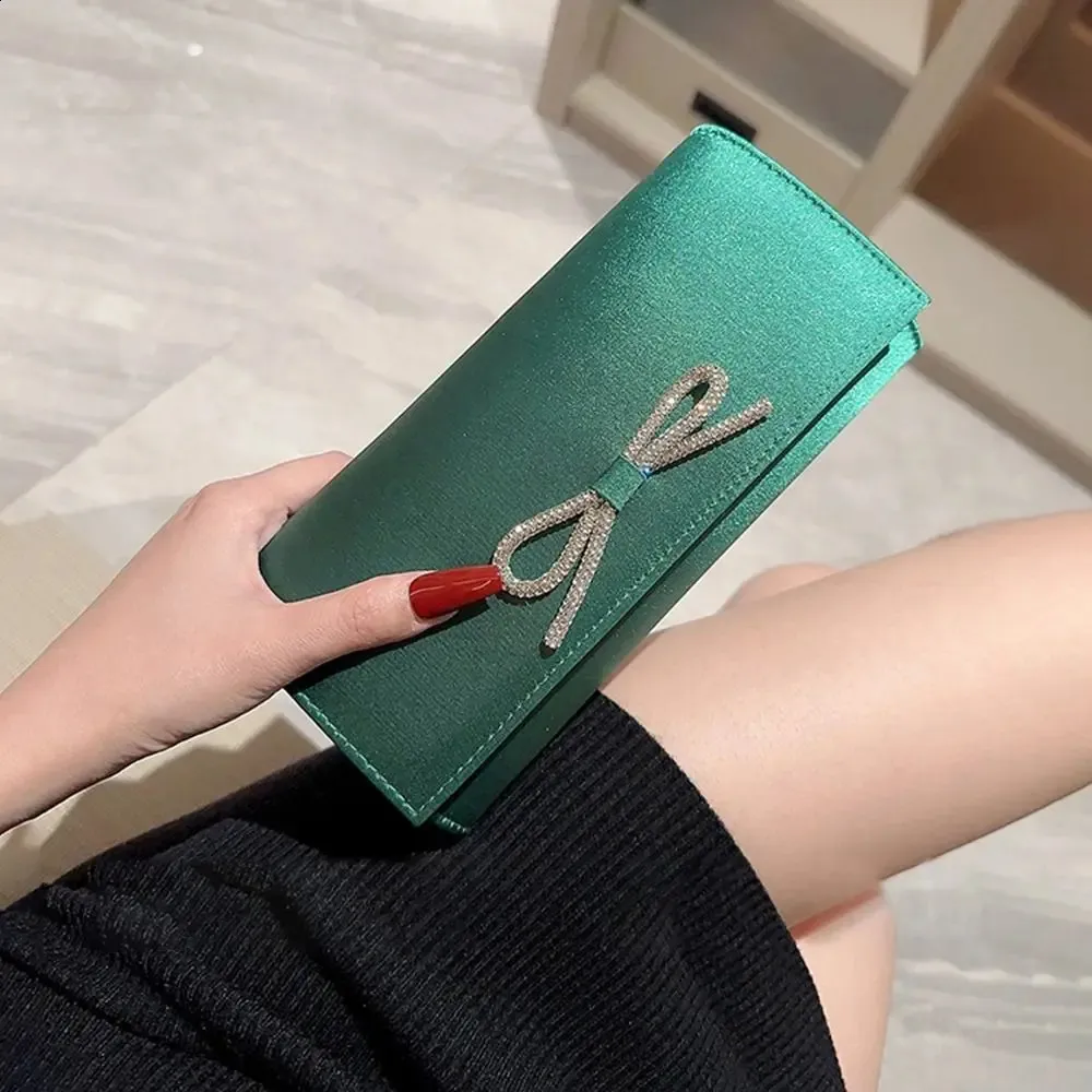 Pochette da sera per donna in raso e seta con paillettes per matrimonio_voghion.com