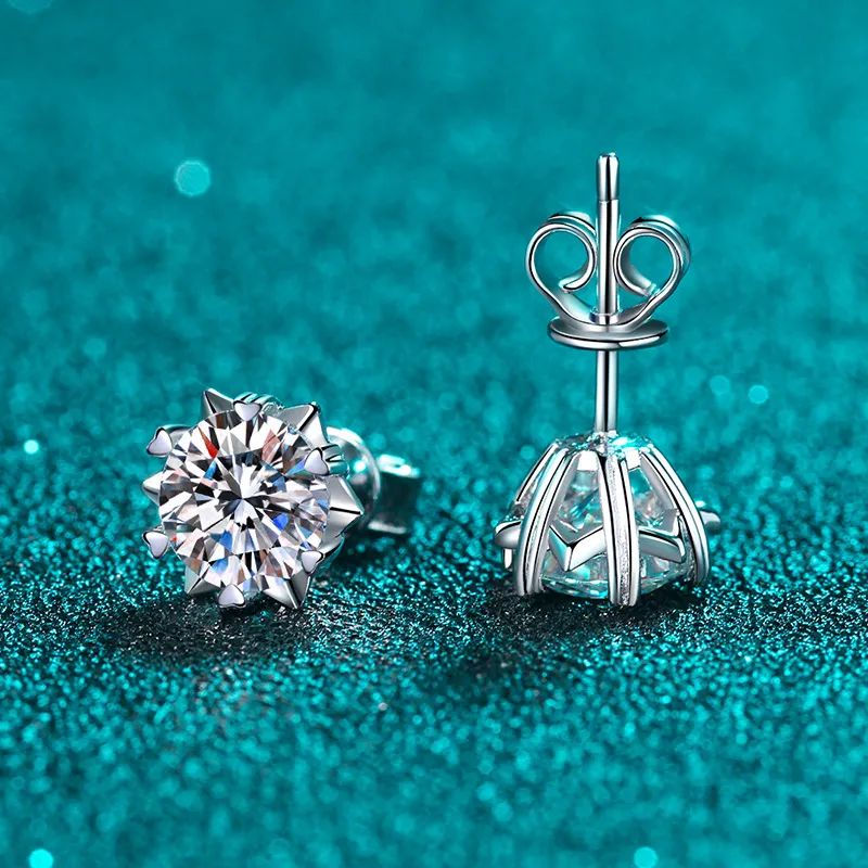 Orecchini con diamanti da 0,6 ct a 2,0 ct di colore D in argento sterling placcato in platino e moissanite con chiusura a vite_voghion.com