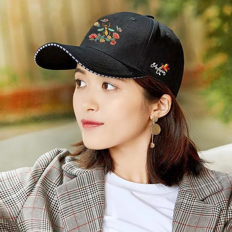 Originale berretto da baseball da donna versione coreana moda versatile berretto ricamato con piccola ape cappello da sole con protezione solare moda_voghion.com