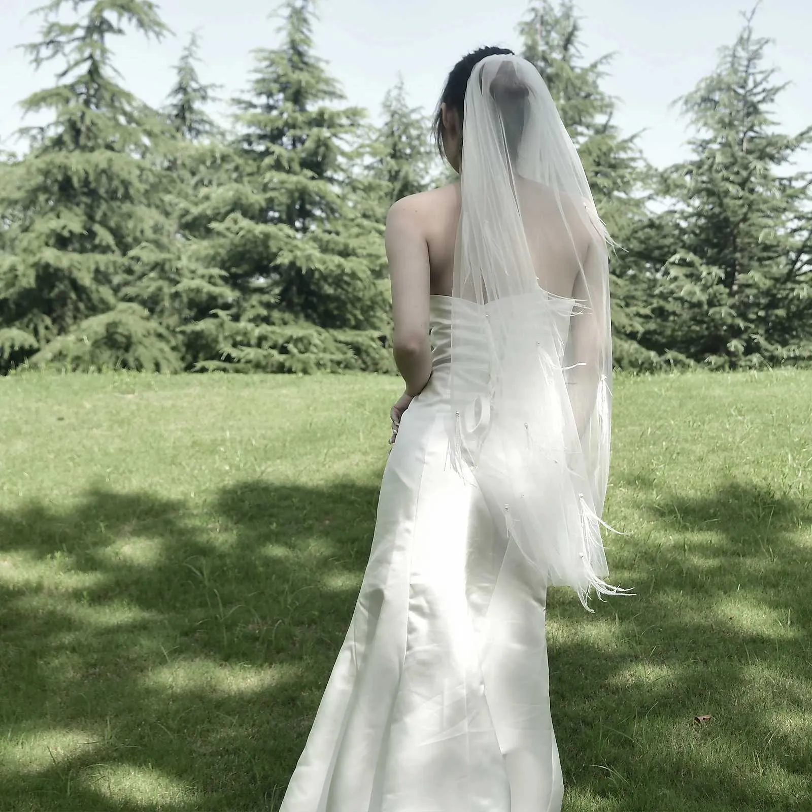 Haarschmuck Wunderschöne Braut 1 Tier Schleier 3D Feder Perle Perlen Weicher Tüll mit Kamm Hochzeitskleid Zubehör für_voghion.com