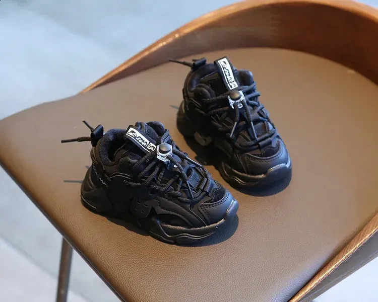2024 Moda Peluche Corto e Grasso Impermeabile Ragazzi Comode Ragazze Corsa Antiscivolo Bambini Scarpe Sportive 240912_voghion.com