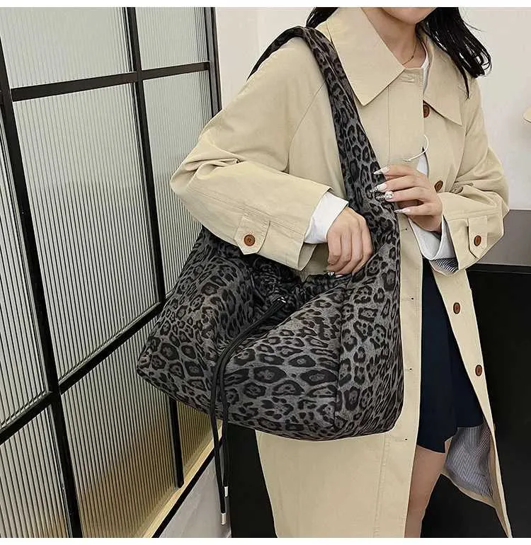 Grande leopardo Hobo donne moda tessuto spalla stile coreano grandi pacchetti nuovo nel 2024 inverno borse shopper casual_voghion.com