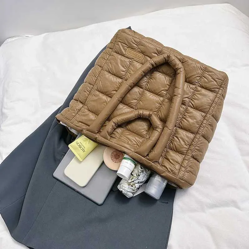 Geantă de umăr pufoasă de designer pentru femei, geantă de lenjerie de pat, bumbac cu puf, capacitate mare, geantă de cumpărături de iarnă Y241115_voghion.com