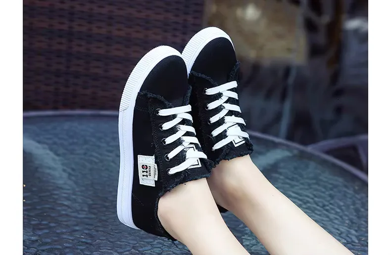 Canvas 2025 Designer Atmungsaktive weiße Sportschuhe für den Außenbereich Rutschfeste Freizeitschuhe Flache Schuhe Damen Sokofy Loafers Atillas Muje_voghion.com