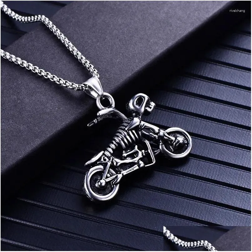 Collier pendentif squelette moto en acier titane pour homme_voghion.com