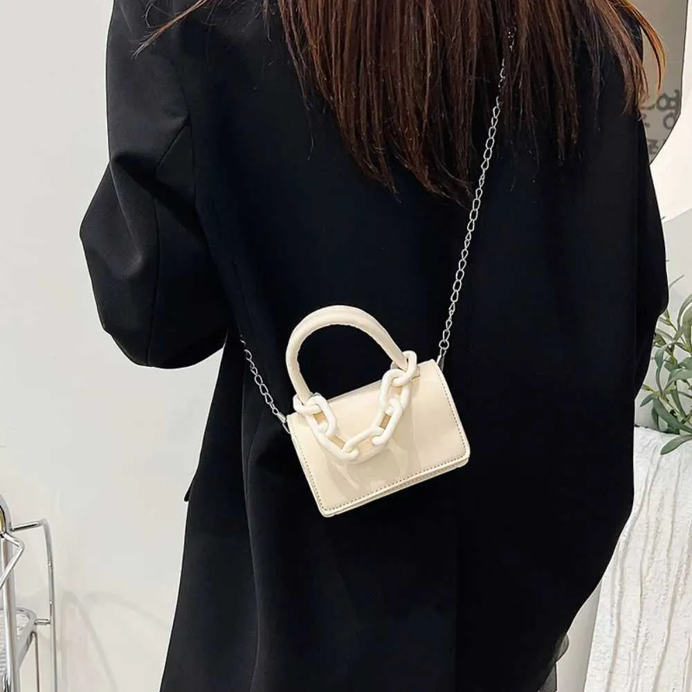 Designer 2024 Femmes Horizontal Édition Coréenne Chaîne Petit Carré Mode Mini Sac À Bandoulière Flip Boucle Sac À Main Portefeuille_voghion.com