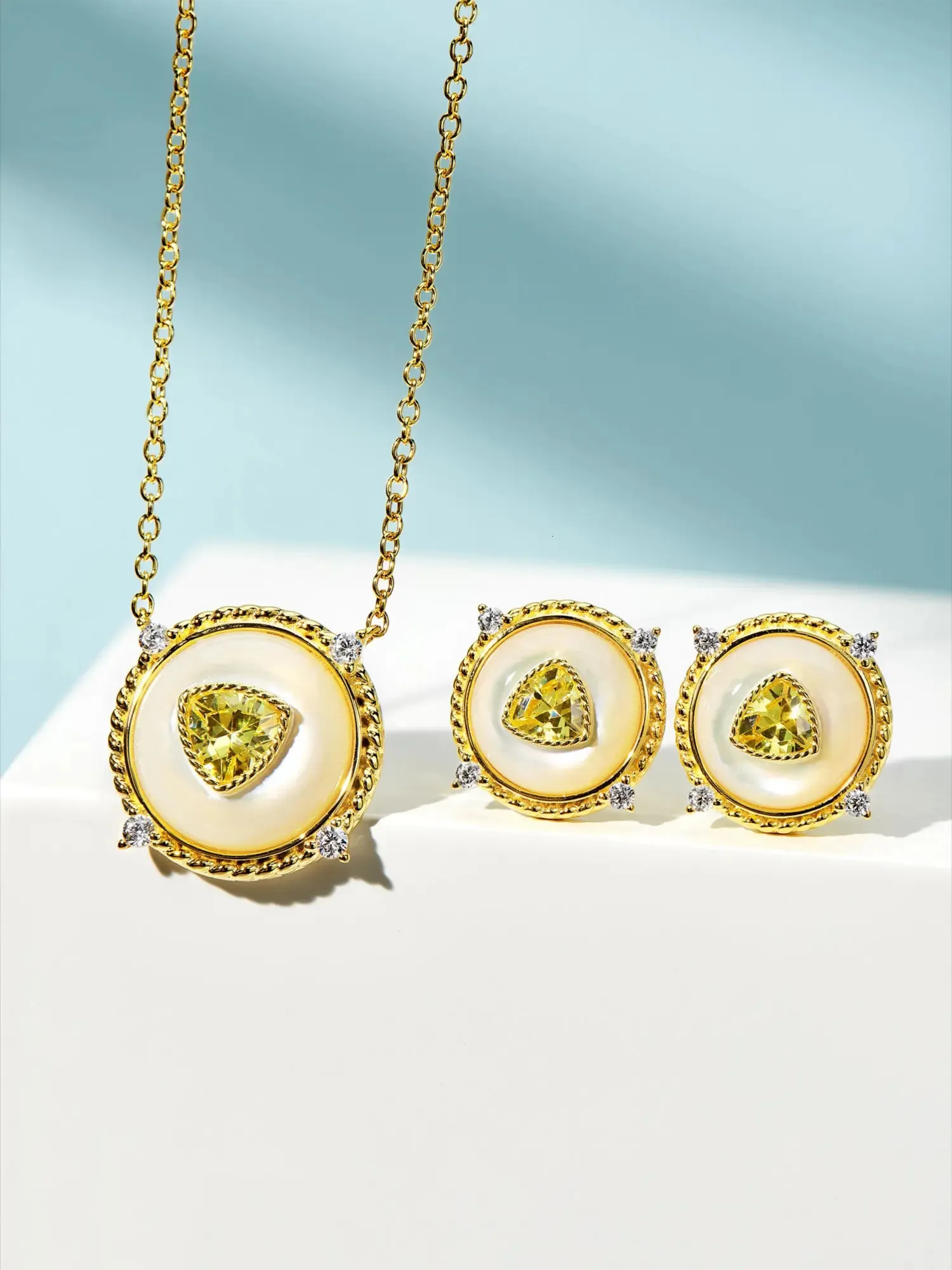 Orecchini a bottone Rochime con cristalli viola e gialli Fritillary in argento placcato oro rosa per donna 240618_voghion.com
