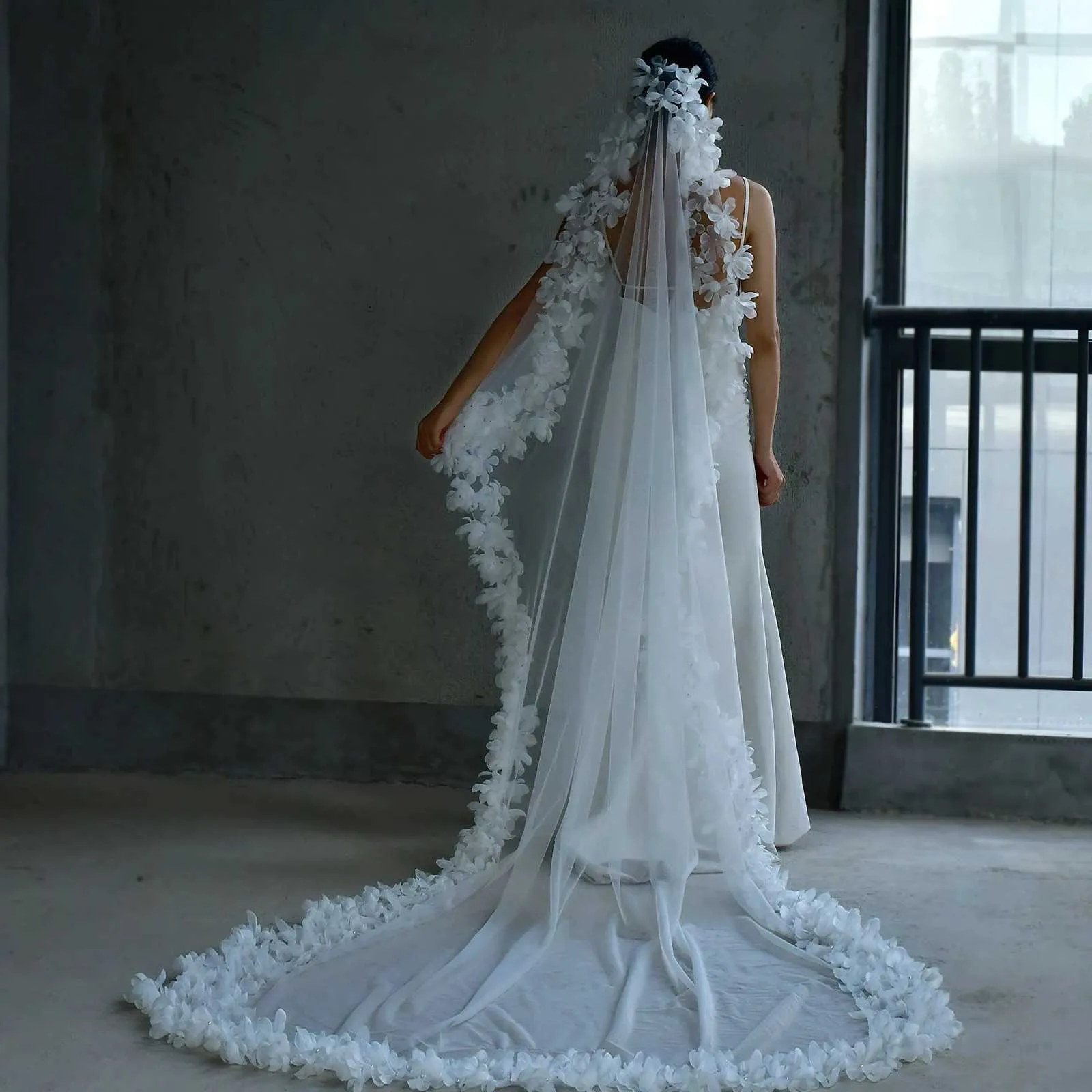 Hochzeitsschleier Kathedrallänge Mit 3d Blumen Und Haarkamm_voghion.com