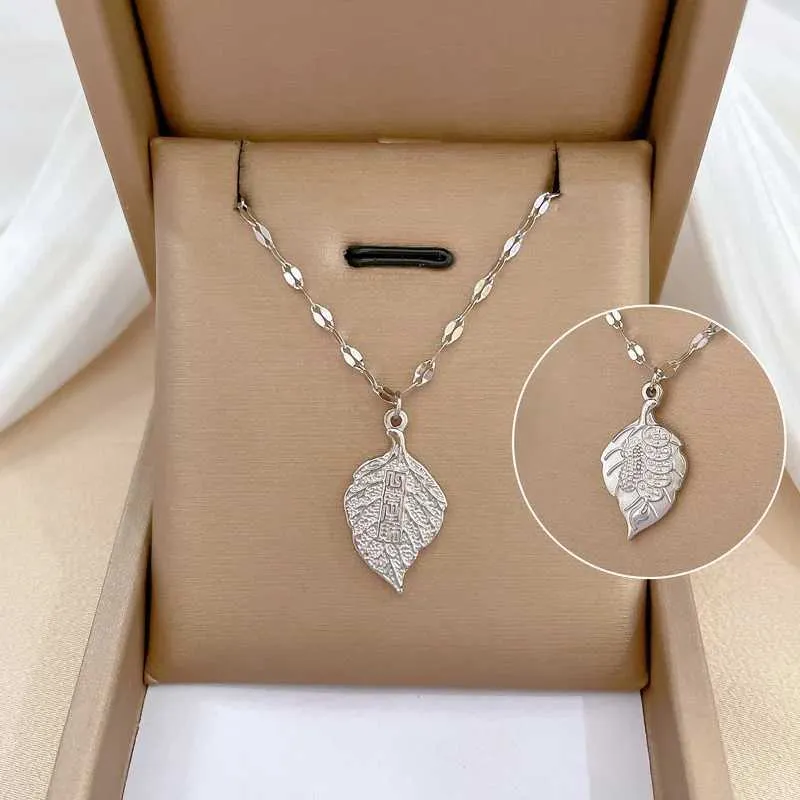 Kettingen Klassieke Retro Rijke Ketting Mode Persoonlijkheid Esdoornblad Eenvoudige Sleutelbeenketting Hanger Cadeau Geven_voghion.com
