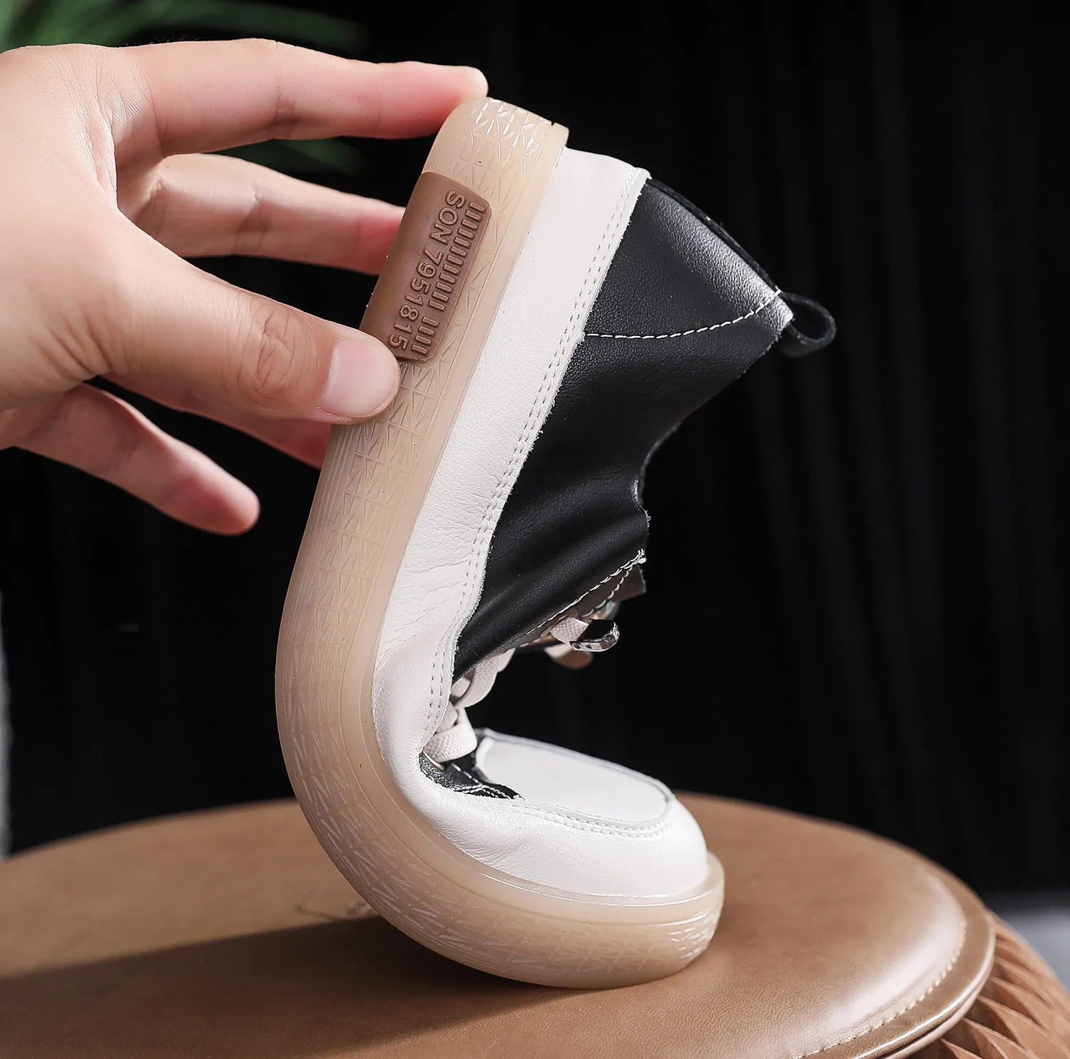 Scarpe da tavola casual con punta rotonda piatta, fascia elastica in vera pelle, basse, bianche, comode e traspiranti, con fondo morbido_voghion.com