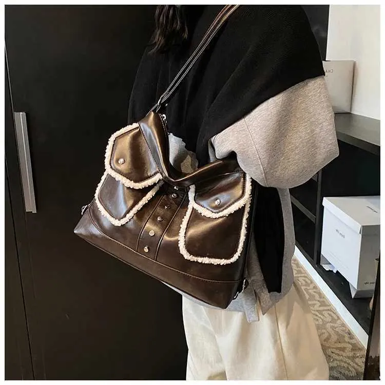 Sac à dos vintage en PU pour femme, sac à bandoulière carré en polaire d'agneau, grande capacité, fourre-tout décontracté pour les déplacements_voghion.com