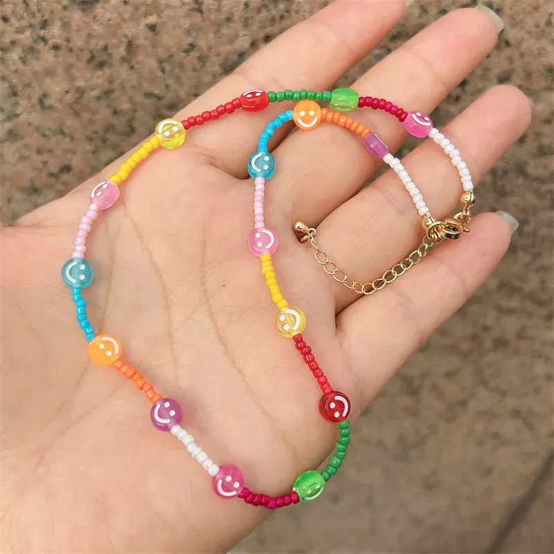 Kette bunt für Frauen Mode handgefertigt Daisy Blume Lächeln Charms Perlen Halsband Kunststoff Perlen Halskette Boho Schmuck_voghion.com