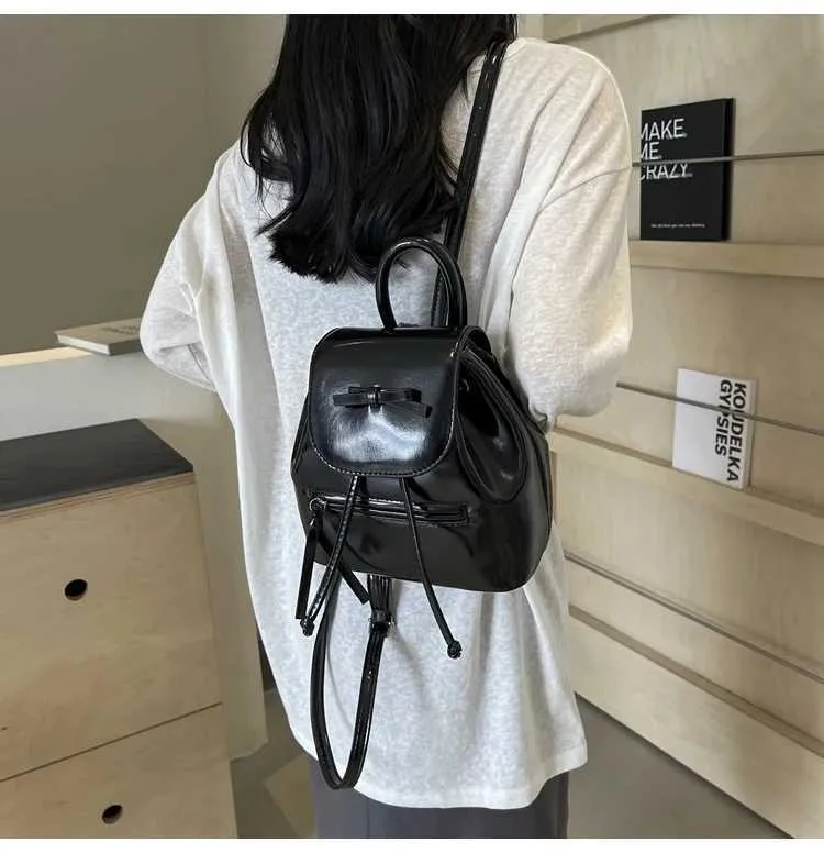 Mochila feminina sólida com aba e laços, mini bolsas de ombro, versátil, feminina, grande capacidade, bolsas de couro, casual, estudante_voghion.com