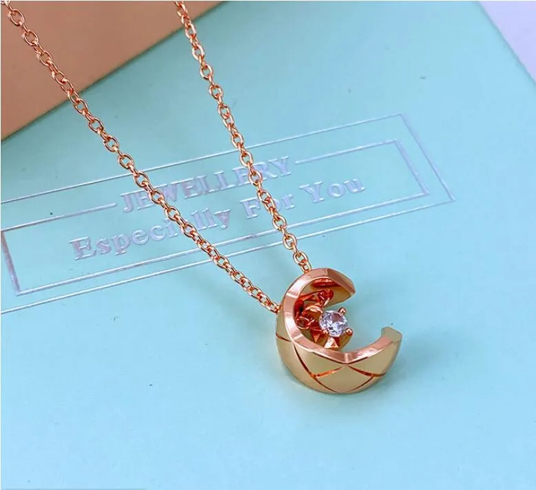 Colar com pingente de abacaxi e diamante clássico ouro rosa_voghion.com