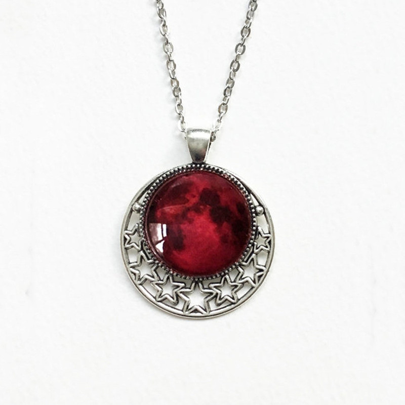 Collane Collana Blood Moon Luna e Stelle, Ciondolo Cammeo in Vetro Luna Rossa, Stregoneria Gotica Mago Pagano_voghion.com
