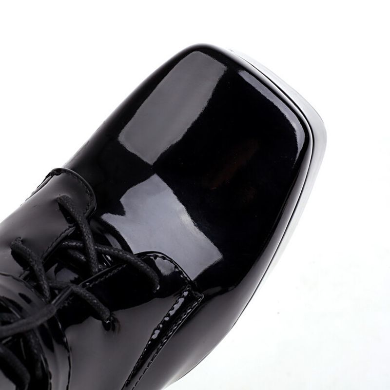 Damenstiefel mit hohen Absätzen und mittelhohen Absätzen im Punk-Street-Stil mit quadratischen Metallverschlüssen_voghion.com