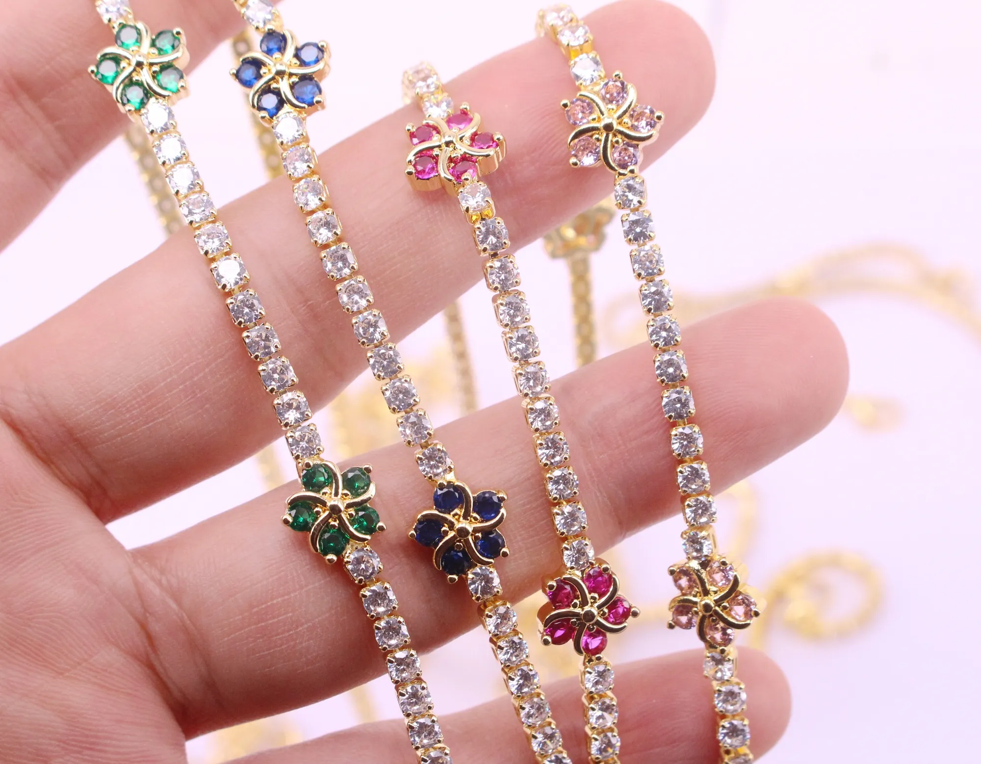 Ketten -4 Stück vergoldetes Kupfermetall gemischte Farben Blumenzirkon/CZ 18 Zoll Halskette / 7 Armband Schmuckzubehör_voghion.com