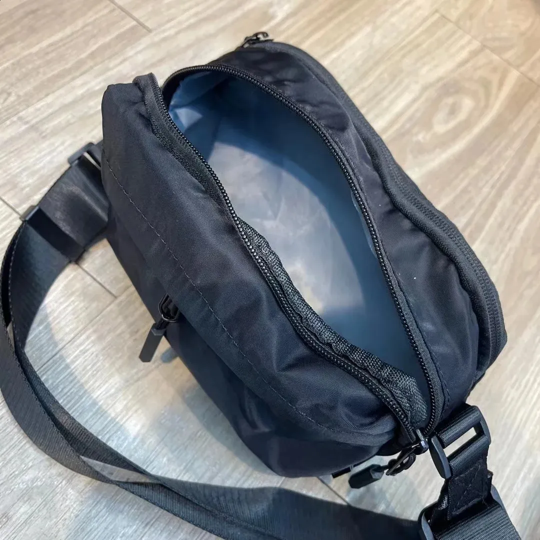 Herren Umhängetasche Wasserdichte Nylon Schultertasche Reisetasche_voghion.com