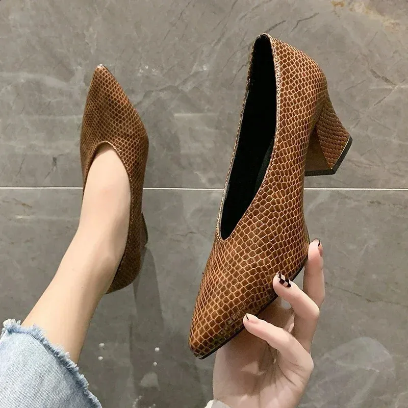 British style single womens pointed thin solid colors simple fashionable high heels casual shoes 241015_voghion.com