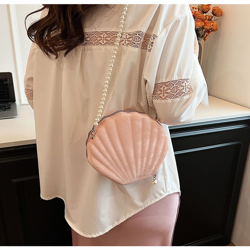 Einzigartige Nischentasche Damen 2024 Sommer neue Mode Perlen Umhängetasche ausländischer Stil einfache Muscheltasche_voghion.com