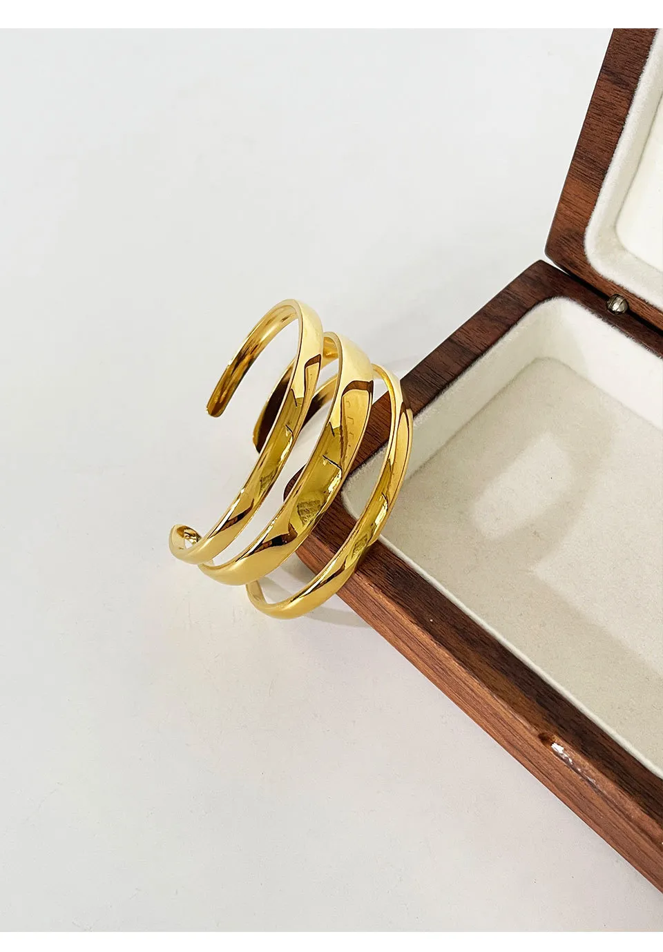 Pulsera minimalista de acero inoxidable chapado en oro macizo PVD de tres capas sin deslustre Perisbox_voghion.com