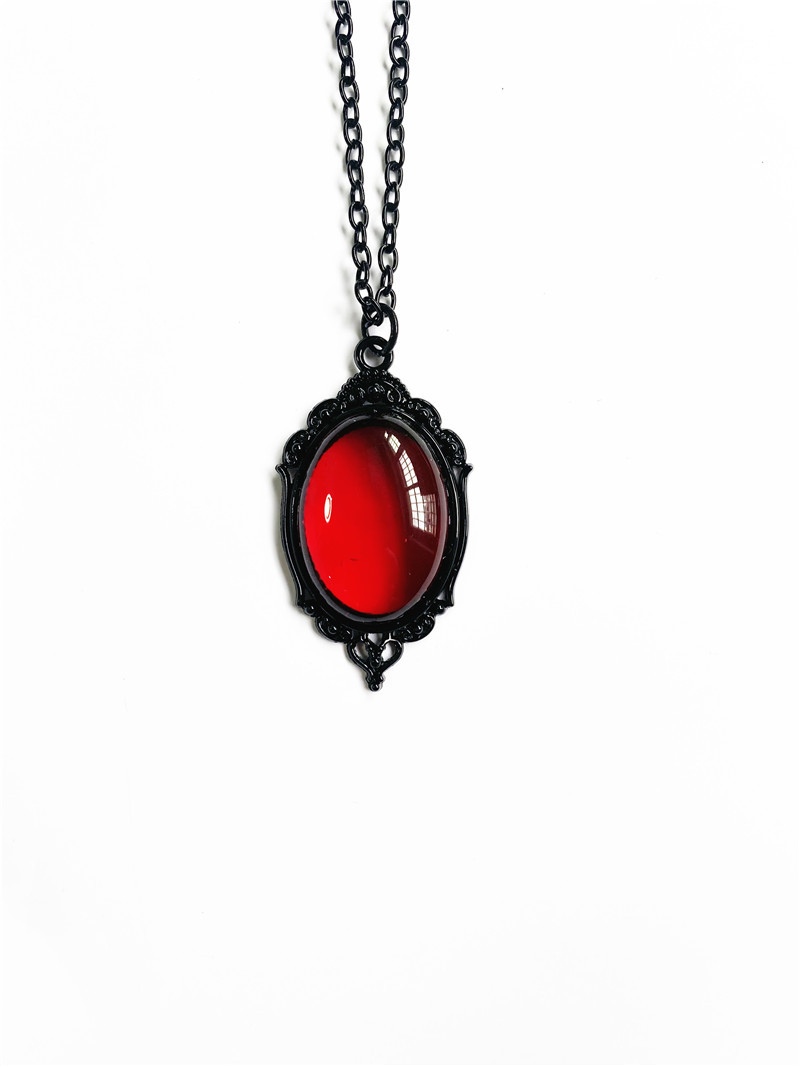 Colliers Collier vintage en cristal de quartz rouge et noir_voghion.com