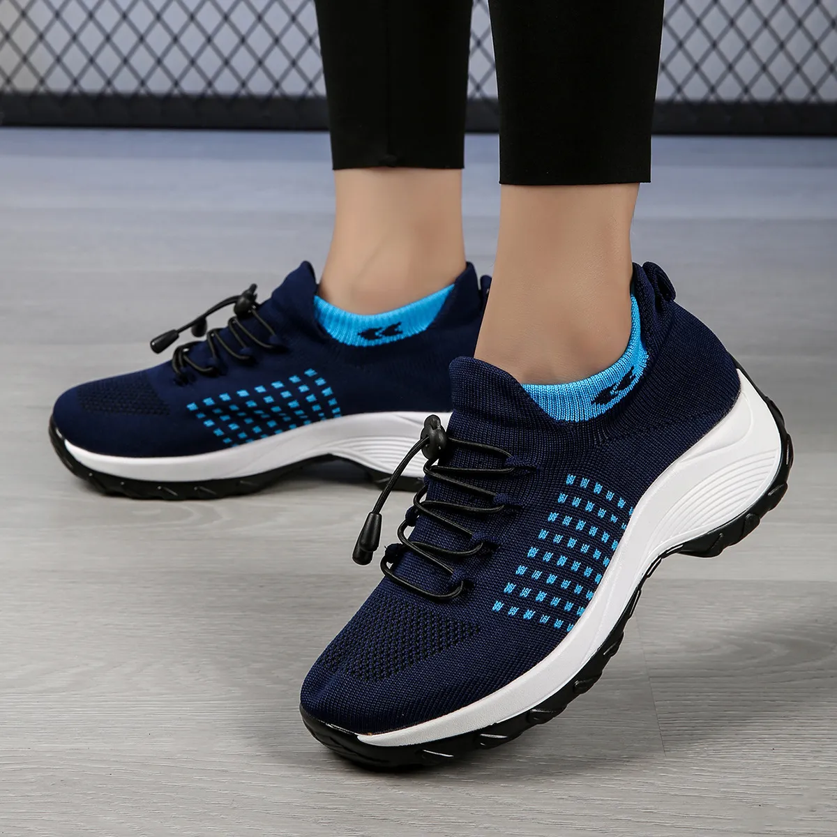Baskets de running à bout rond et semelle épaisse style casual_voghion.com