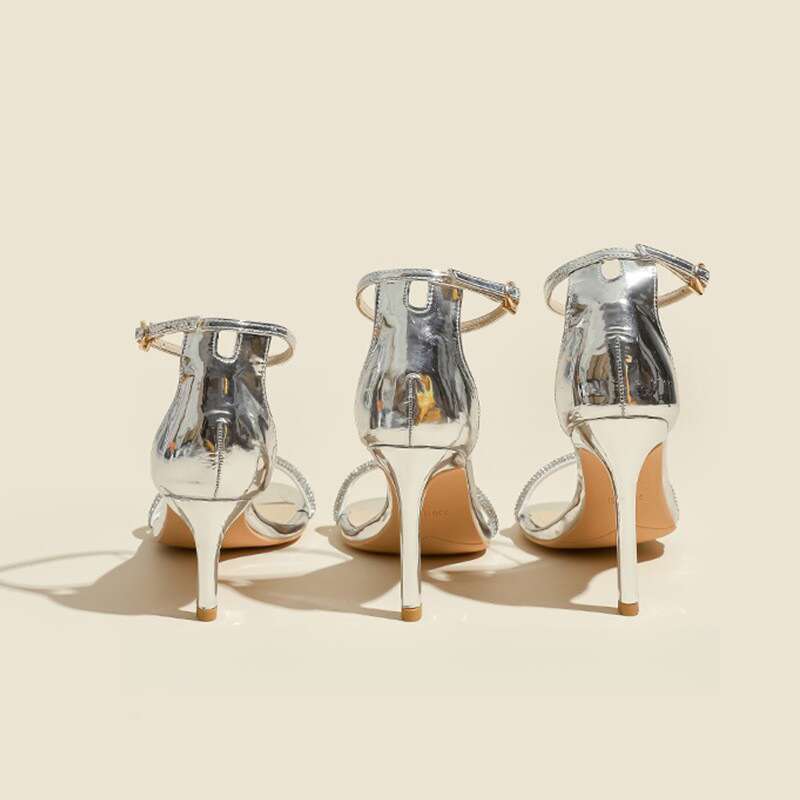 Scarpe col tacco alto con cinturino in argento per la primavera e l'estate 2025, eleganti, versatili e dal temperamento delicato._voghion.com