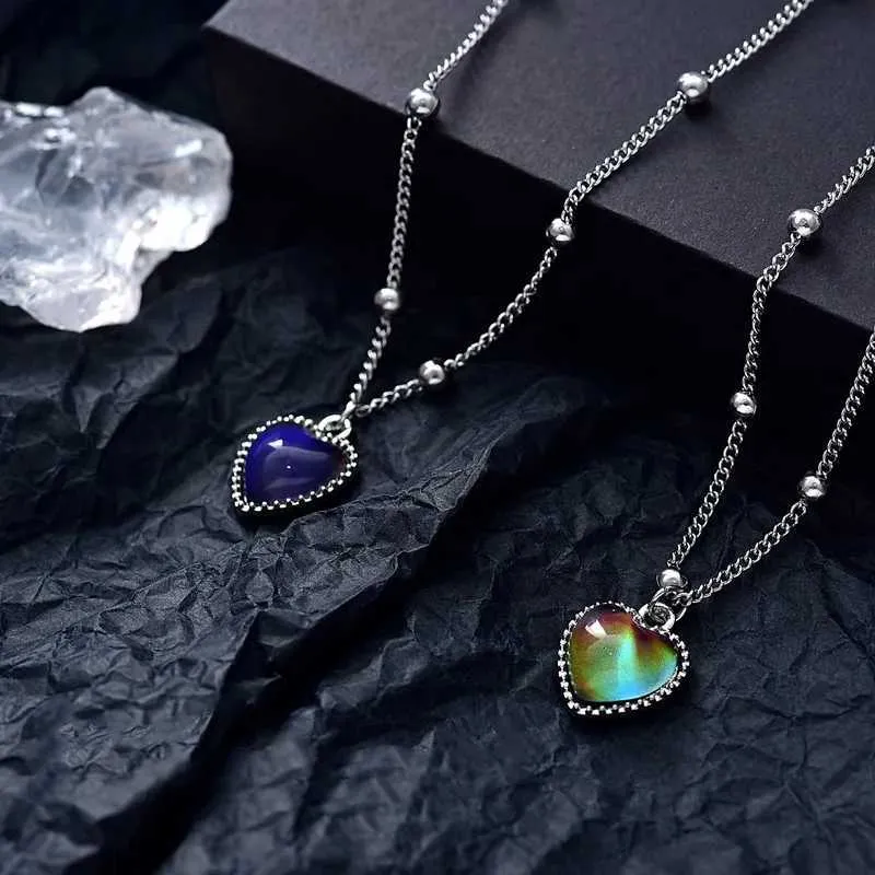 Halsketten Hitzefleck Emotion Monitor Herzförmiger Anhänger Farbwechsel mit Kaiserin Frauen Halskette Liebhaber JewelryL2404_voghion.com