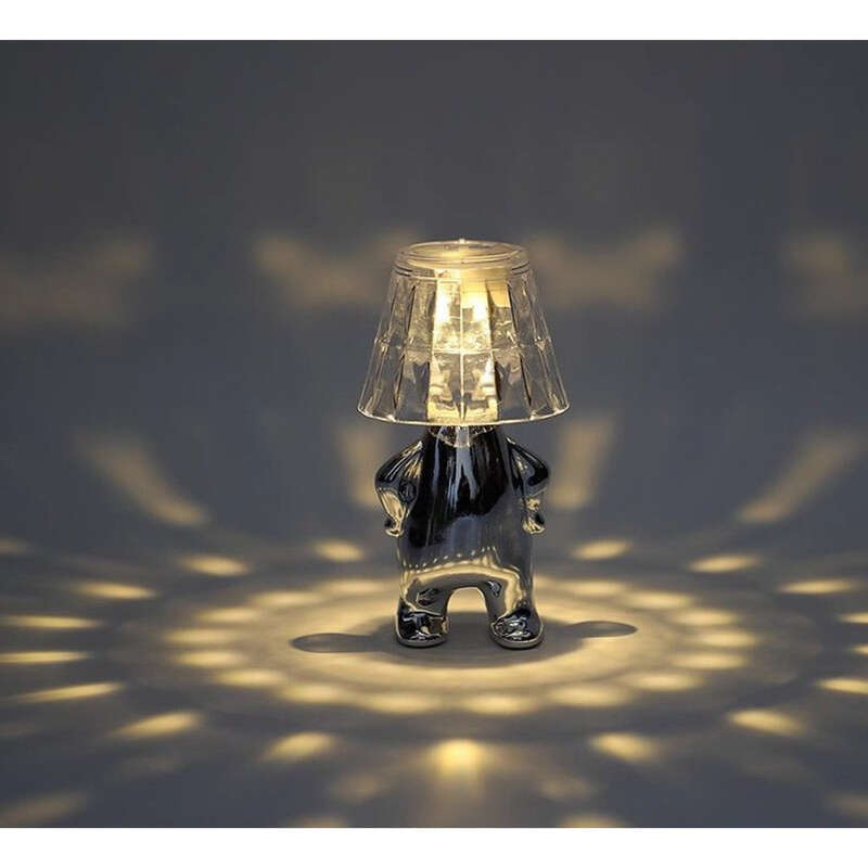 Entediado Tarde Da Noite, Deixe As Pequenas Pessoas Ficarem Em Seus Quadris Para Protegê-lo. Luzes Criativas De Atmosfera Noturna, Desktop_voghion.com