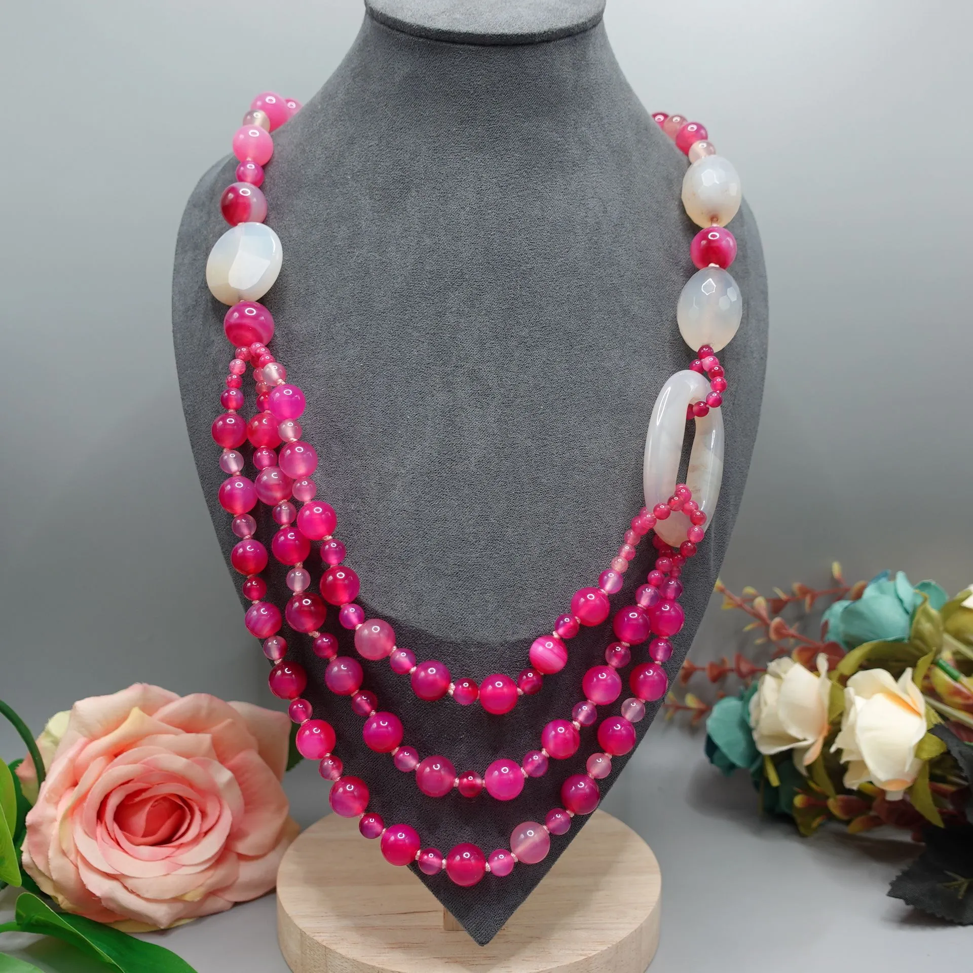 Ketten mittelalterliche Vintage natürliche Achat-Halskette mehrschichtig übertriebene Rose rot dreischichtige Kunst Jade_voghion.com