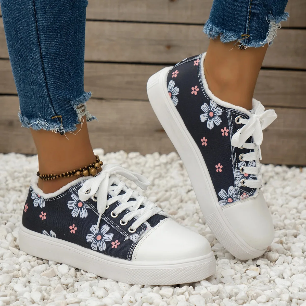 Women's Retro Floral Print Canvas Sneakers For Daily Comfort_voghion.com