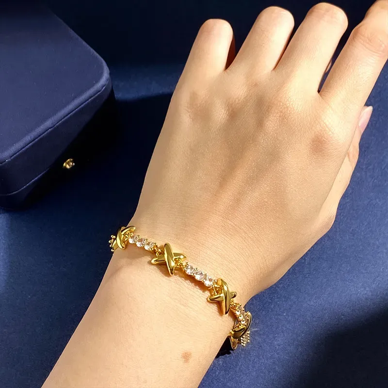 Zlata ogrlica s prevleko iz sterlinga Sier, objemi, poljubi in križem, zapestnice s tridesetimi diamanti za ženske, klasična modna znamka_voghion.com