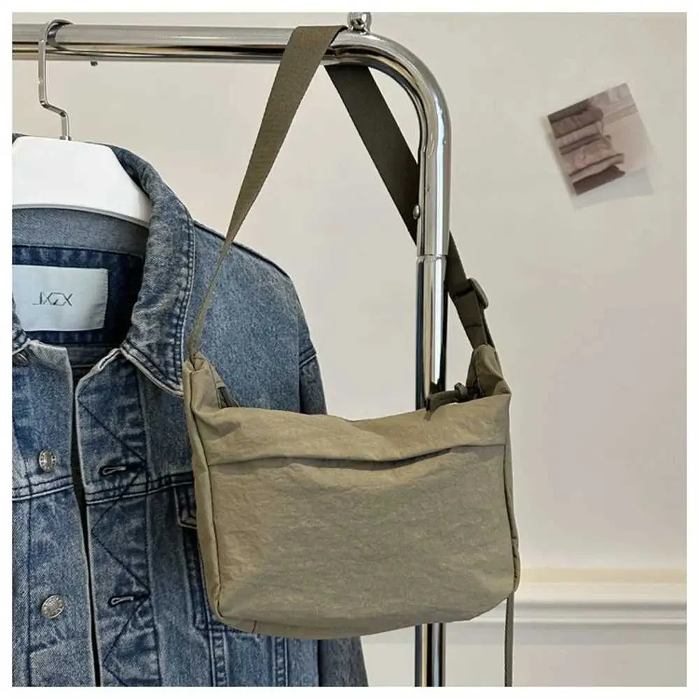 Simple Large Capacity Shoulder Messenger Crossbody Bag For Women_voghion.com