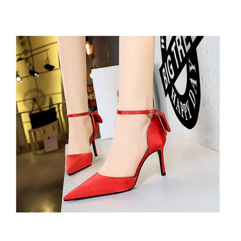Elegante High Heels mit spitzem Kopf und hohler Schleife und Knoten für Damensandalen_voghion.com