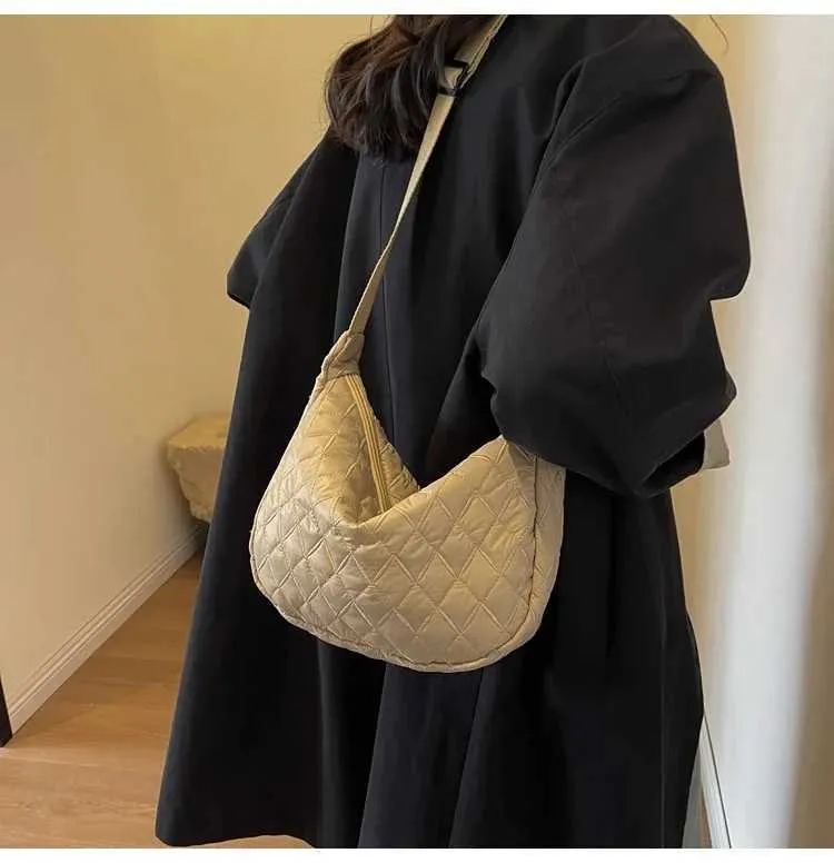 Sac à bandoulière rétro en nylon pour femmes, sac à main décontracté et étanche pour sans-abri, literie pour femmes, grande capacité, Y241123_voghion.com