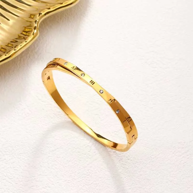 Bracelet croix en acier inoxydable pour femme, bijoux fantaisie, chiffres romains_voghion.com