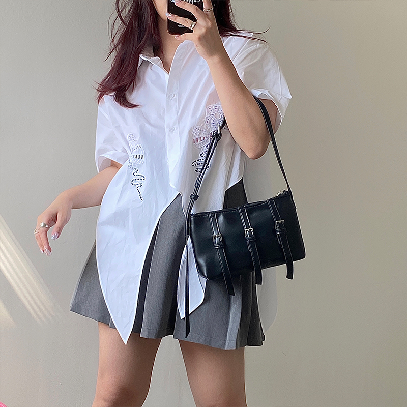 2024 Nischendesign Crossbody Damengürtel personalisierte Einzelschulter Unterarm lässig neue trendige und würzige Mädchentasche_voghion.com