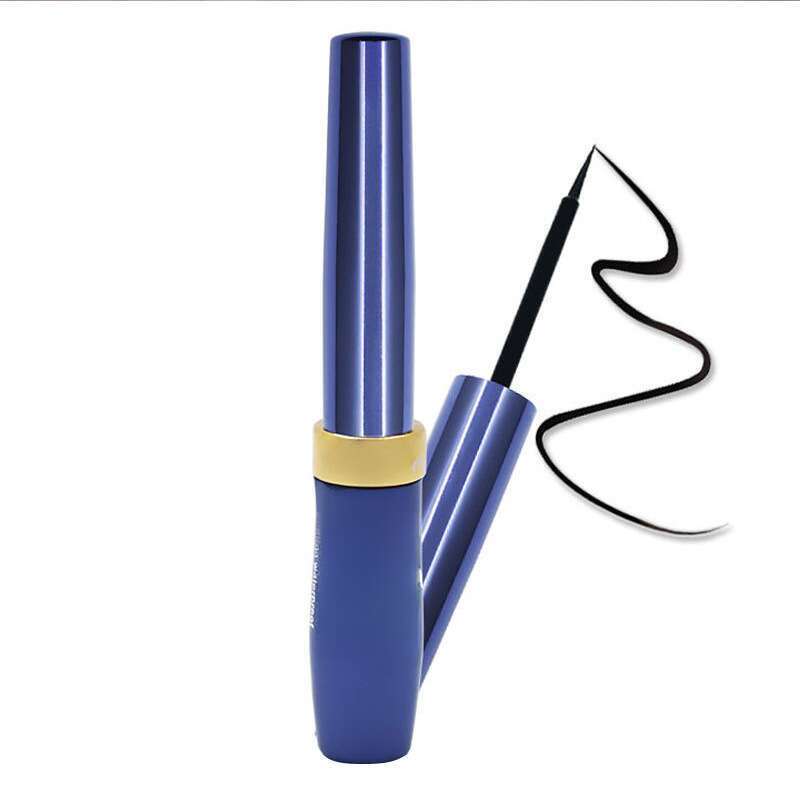 Charcoal Black est un eye-liner résistant aux taches et imperméable._voghion.com