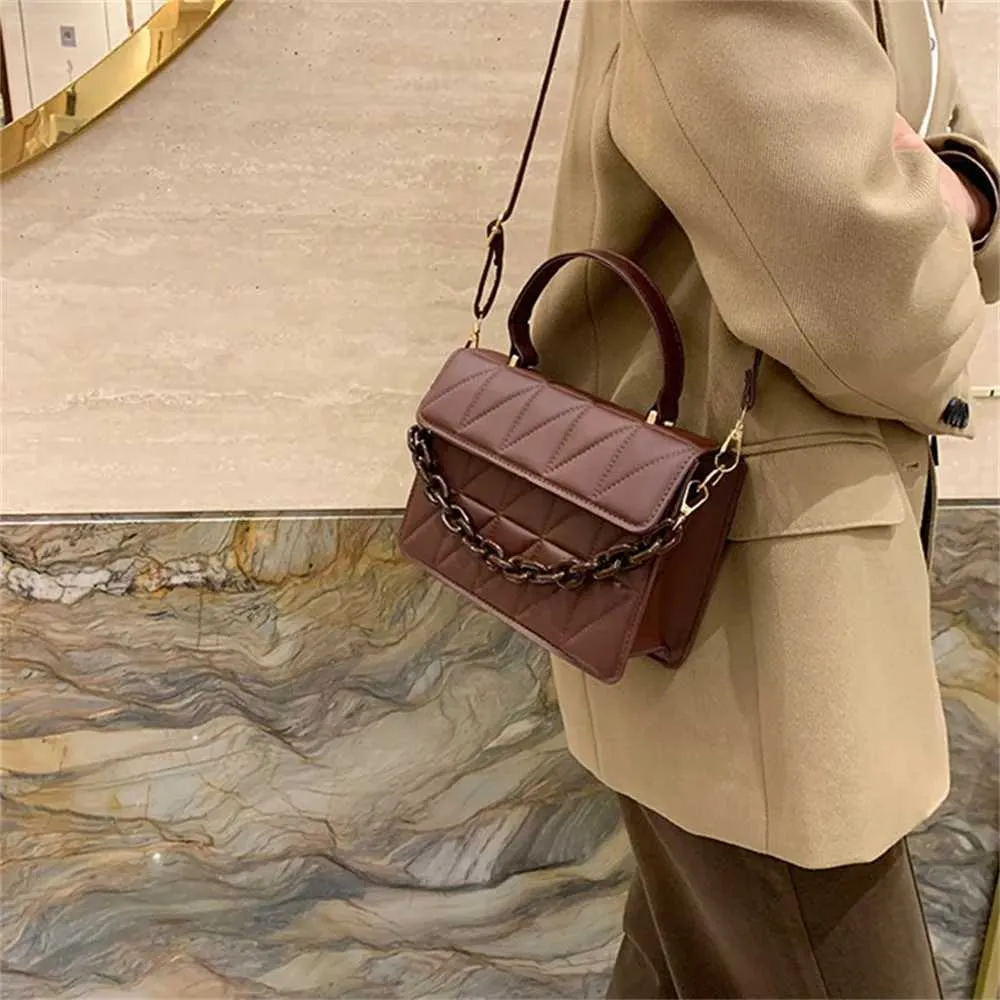 Nouveau sac à bandoulière en toile pour femmes, sac à bandoulière tendance avec chaîne, marque de créateur et portefeuille, petit sac à main à rabat Y241123_voghion.com