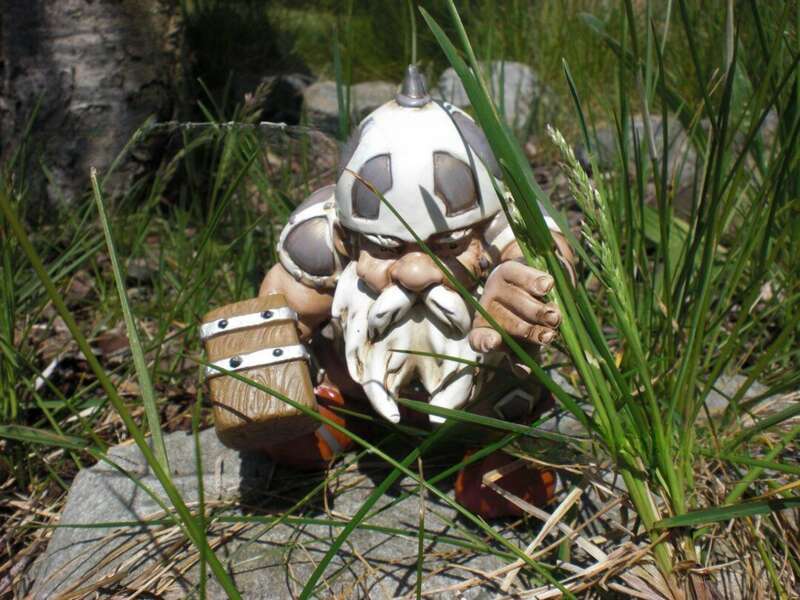 Nieuwe Hars Ambachten Bijl Viking Standbeeld Dwerg Oud Tuin Ornament_voghion.com