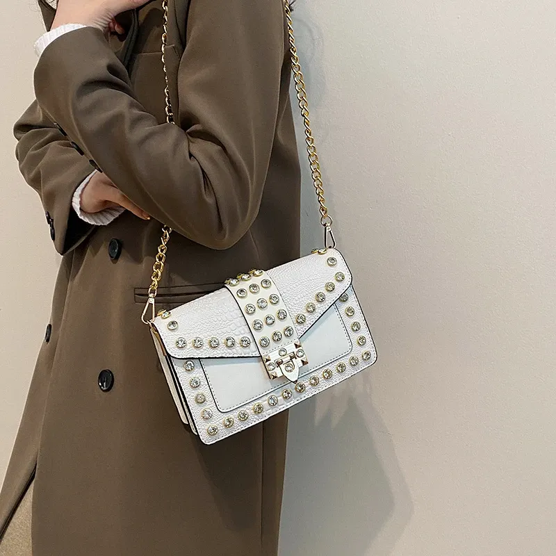 2023 Top-Marke Schulter für Frauen Hohe Qualität PU Unterarm Nette Geldbörsen und Handtaschen Designer Lock Menger_voghion.com